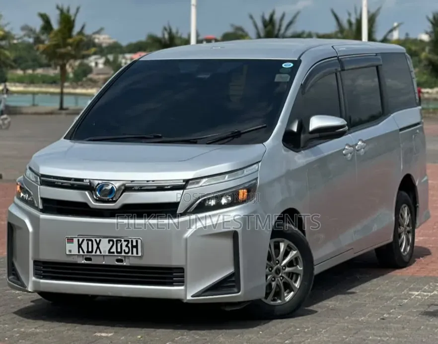 Toyota Voxy 2020 Silver