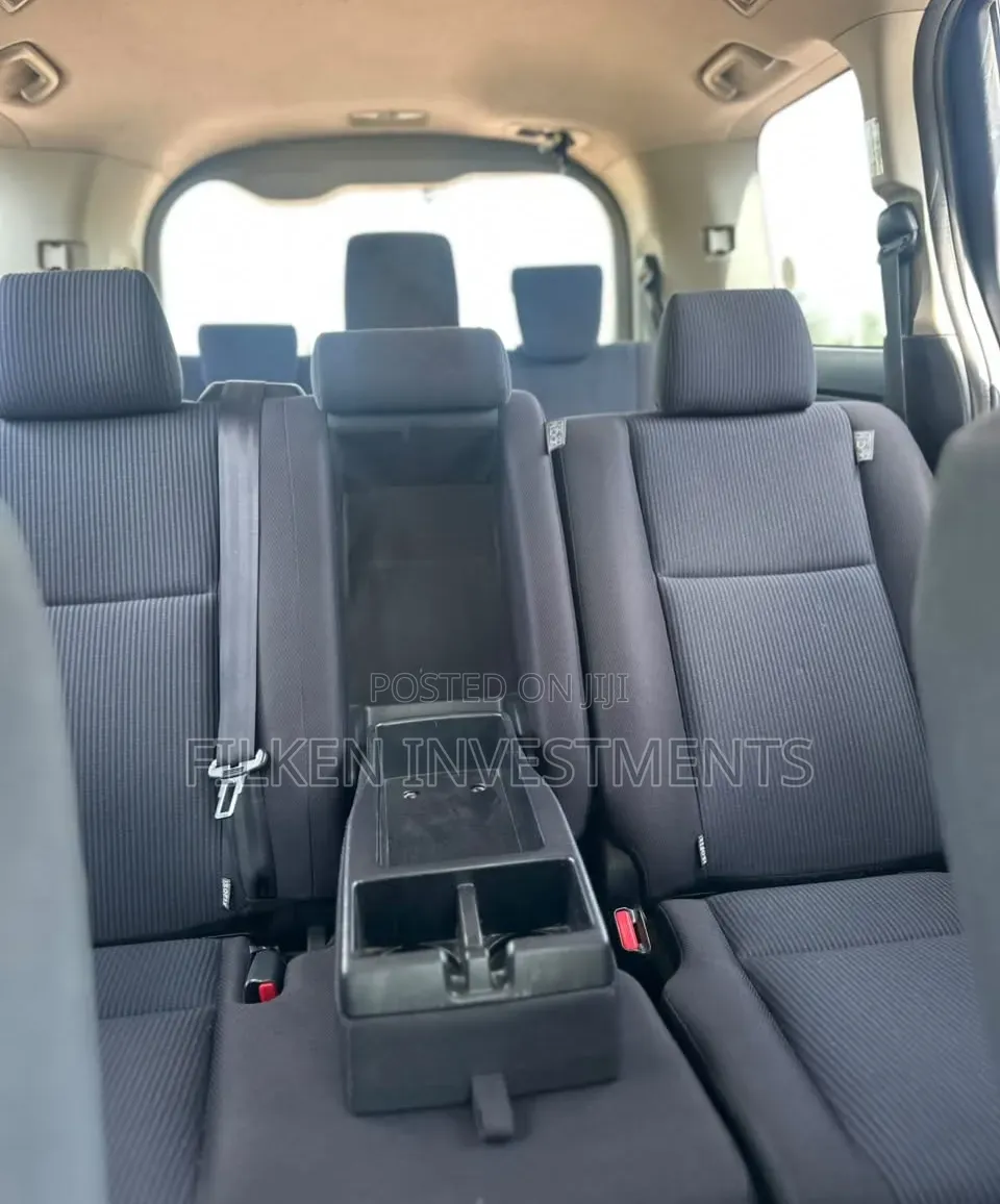 Toyota Voxy 2020 Silver