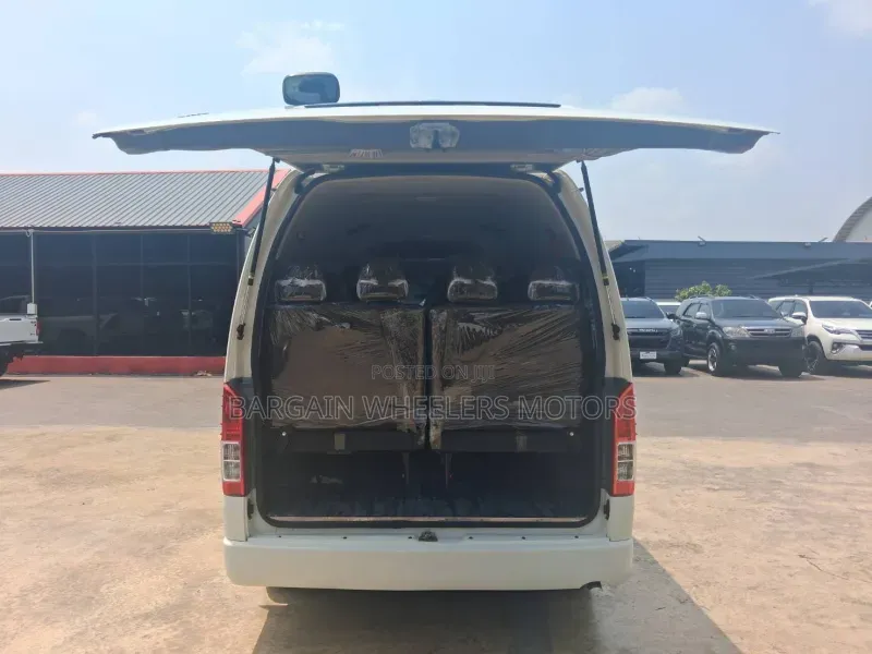 Toyota Granace 2019