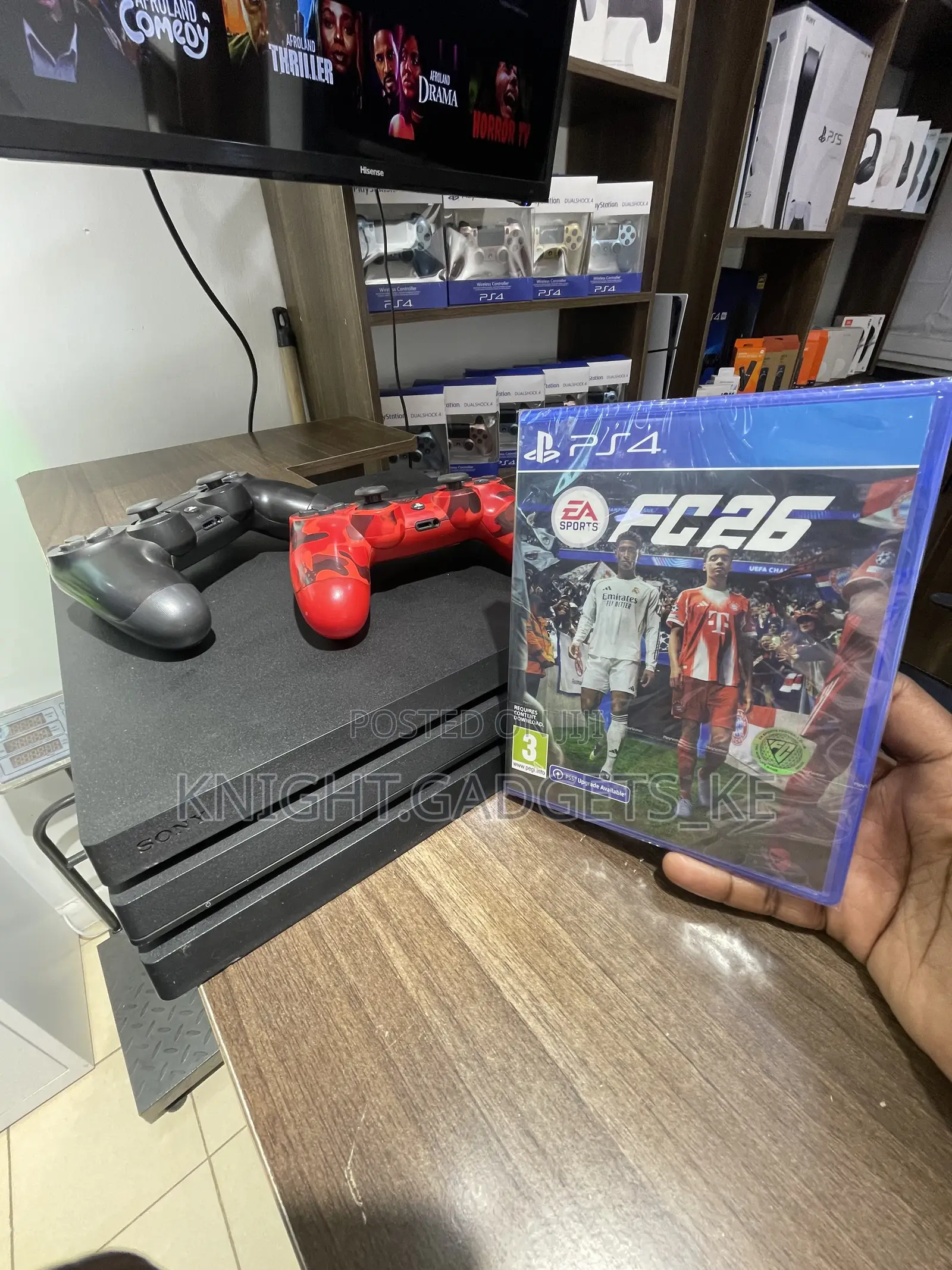 Ps 4 Pro ,Two Controllers,Fc26 Disc (Bundle)