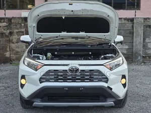 Toyota RAV4 2020 White