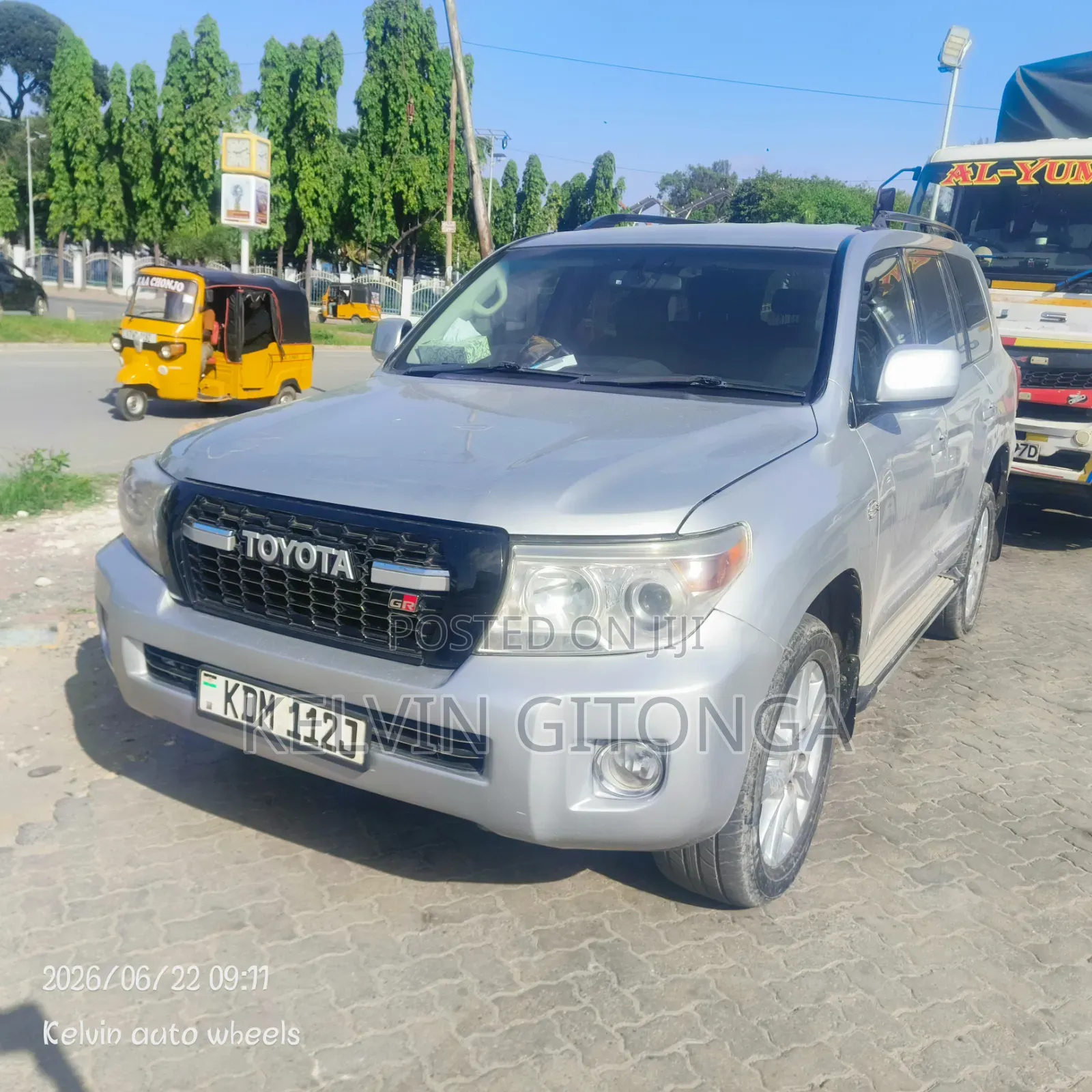 Toyota Land Cruiser Prado 2010 Silver