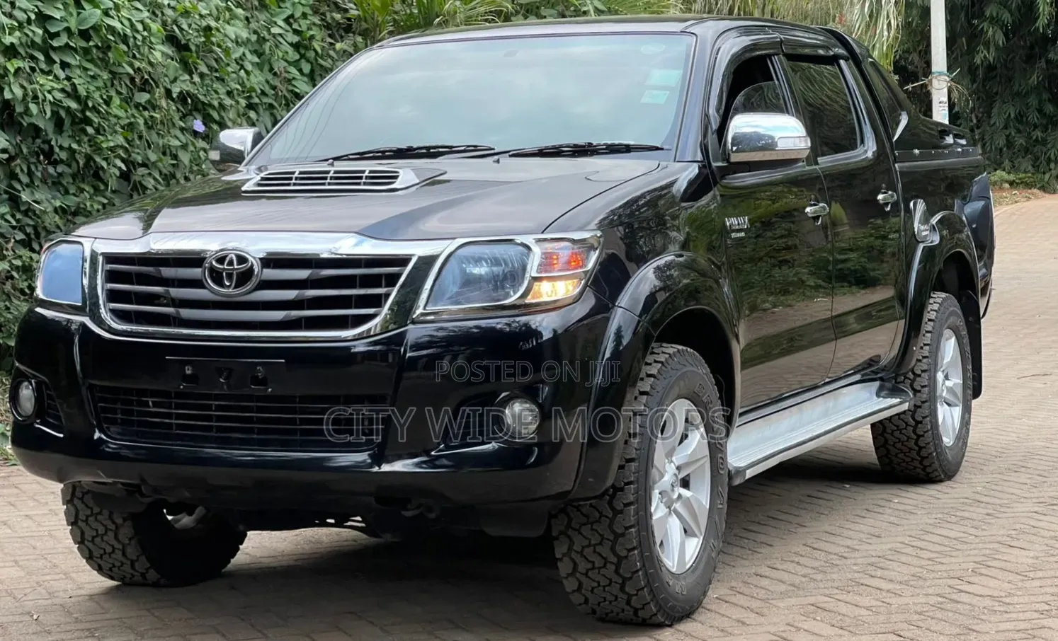 Toyota Hilux 2016 Black
