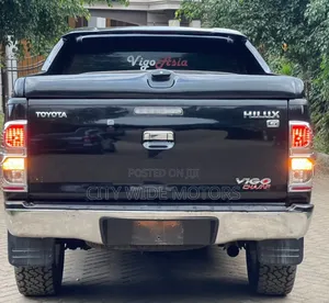 Toyota Hilux 2016 Black