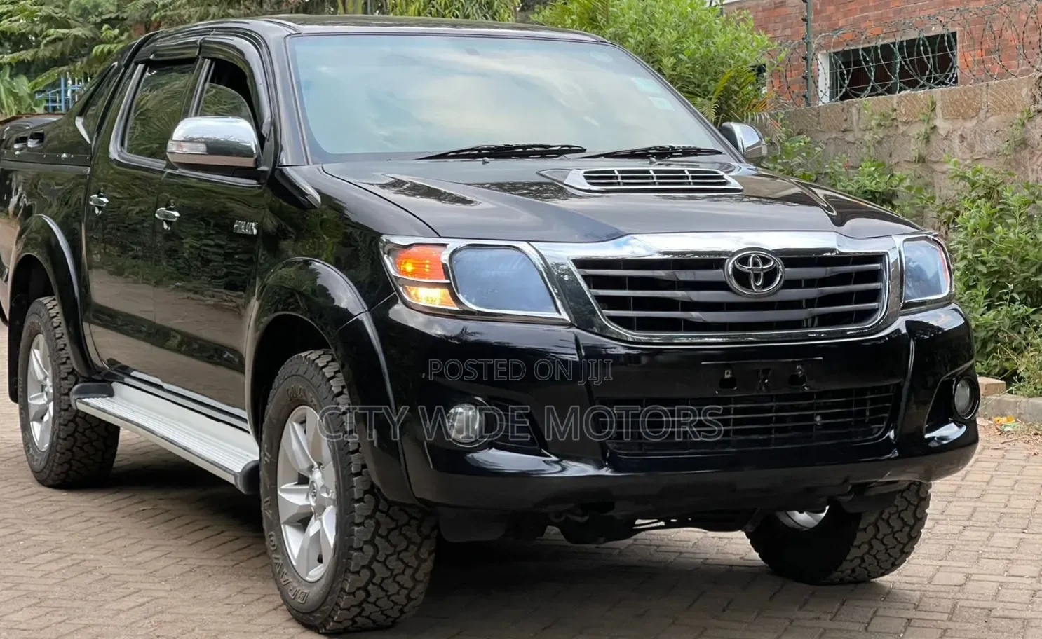 Toyota Hilux 2016 Black