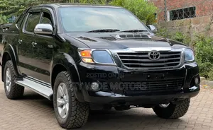 Toyota Hilux 2016 Black
