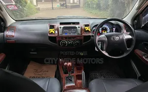 Toyota Hilux 2016 Black