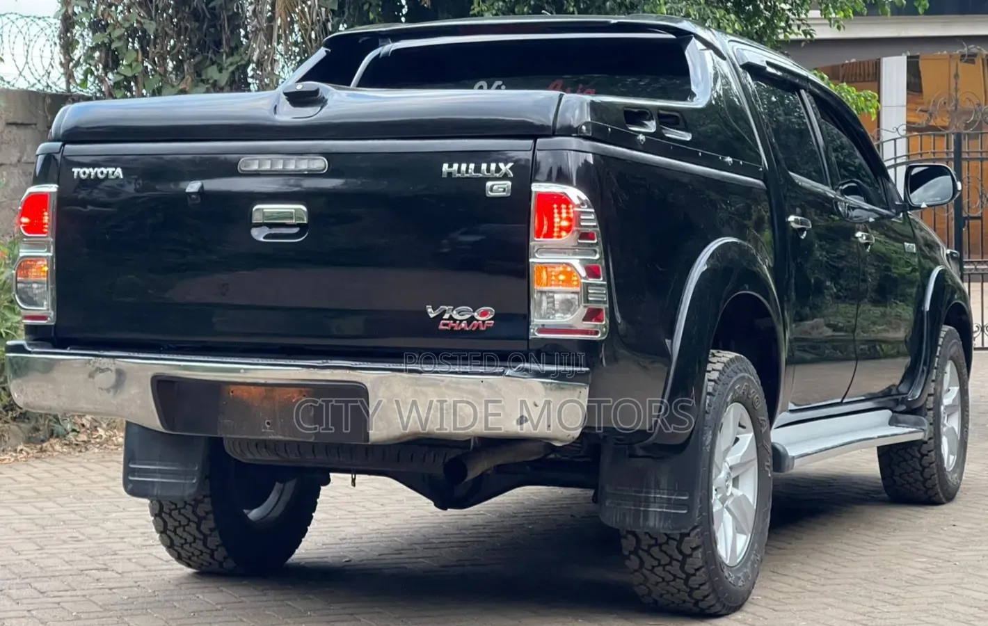 Toyota Hilux 2016 Black