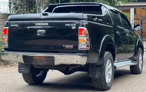 Toyota Hilux 2016 Black