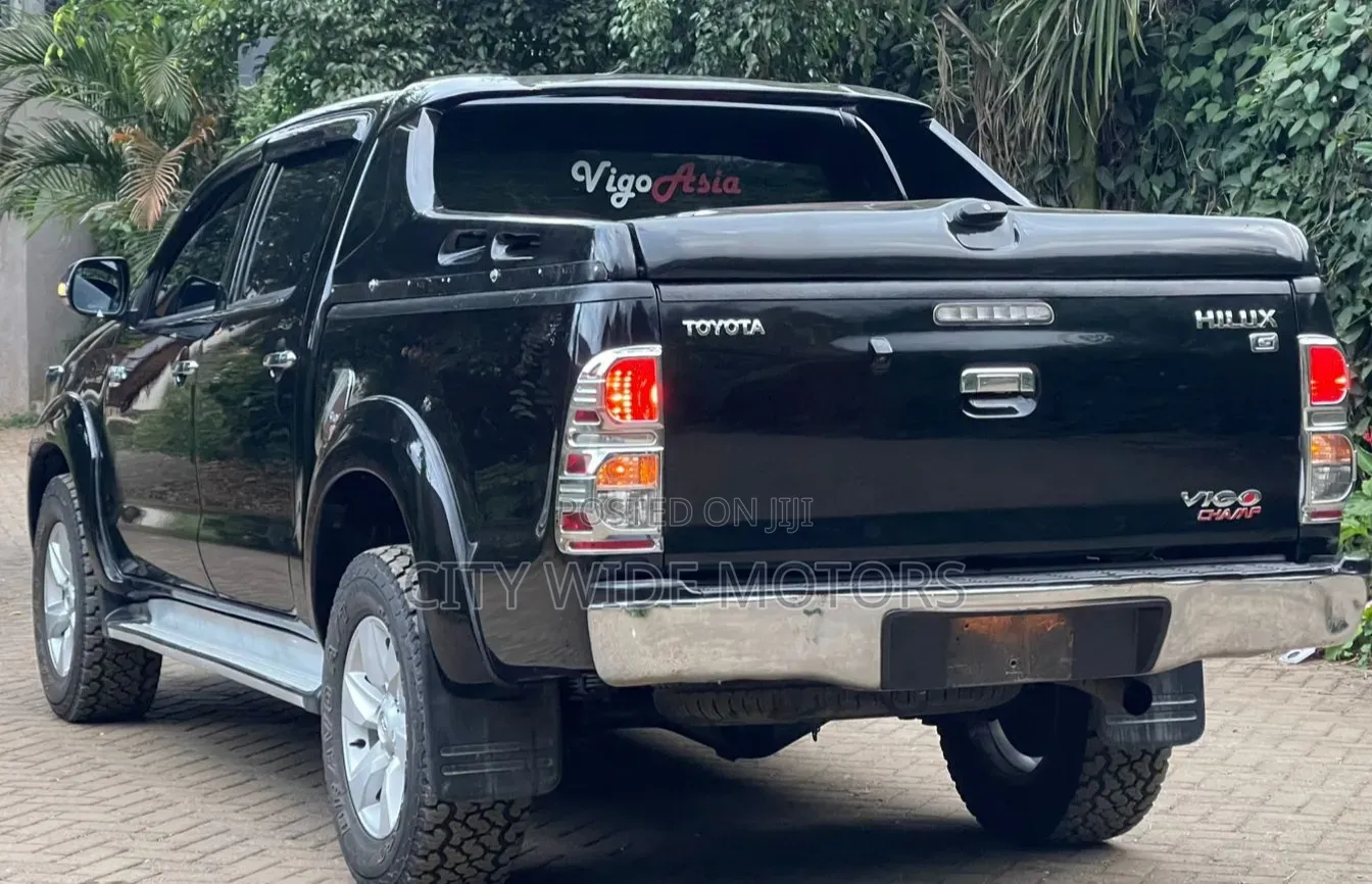 Toyota Hilux 2016 Black