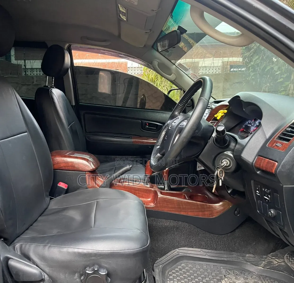 Toyota Hilux 2016 Black
