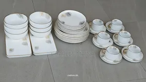 Elegant European Porcelain Dinner Set
32pcs