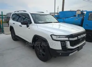 Toyota Land Cruiser LC300 2023 Off white