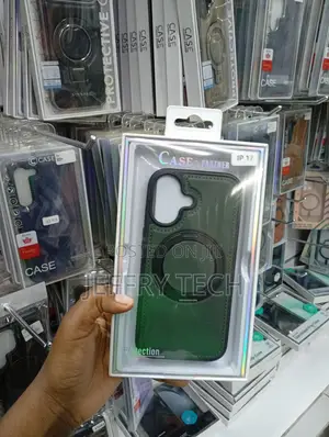 iPhone 17 Green Faux-Leather Magsafe-Protective Case
