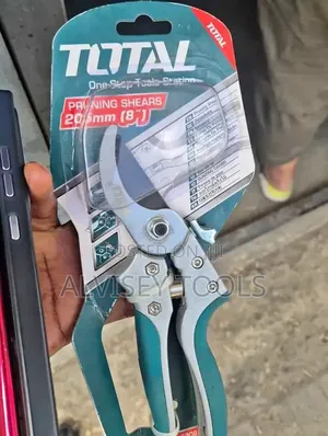 Powerful Total Hand Pruning Shears 8"