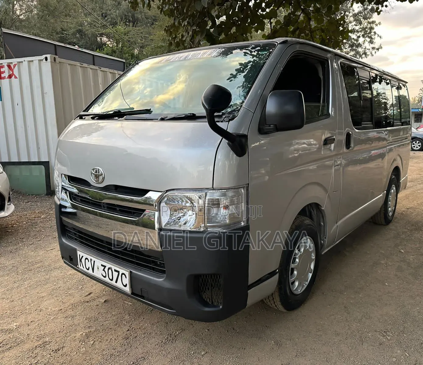 Toyota HiAce 2013 Silver