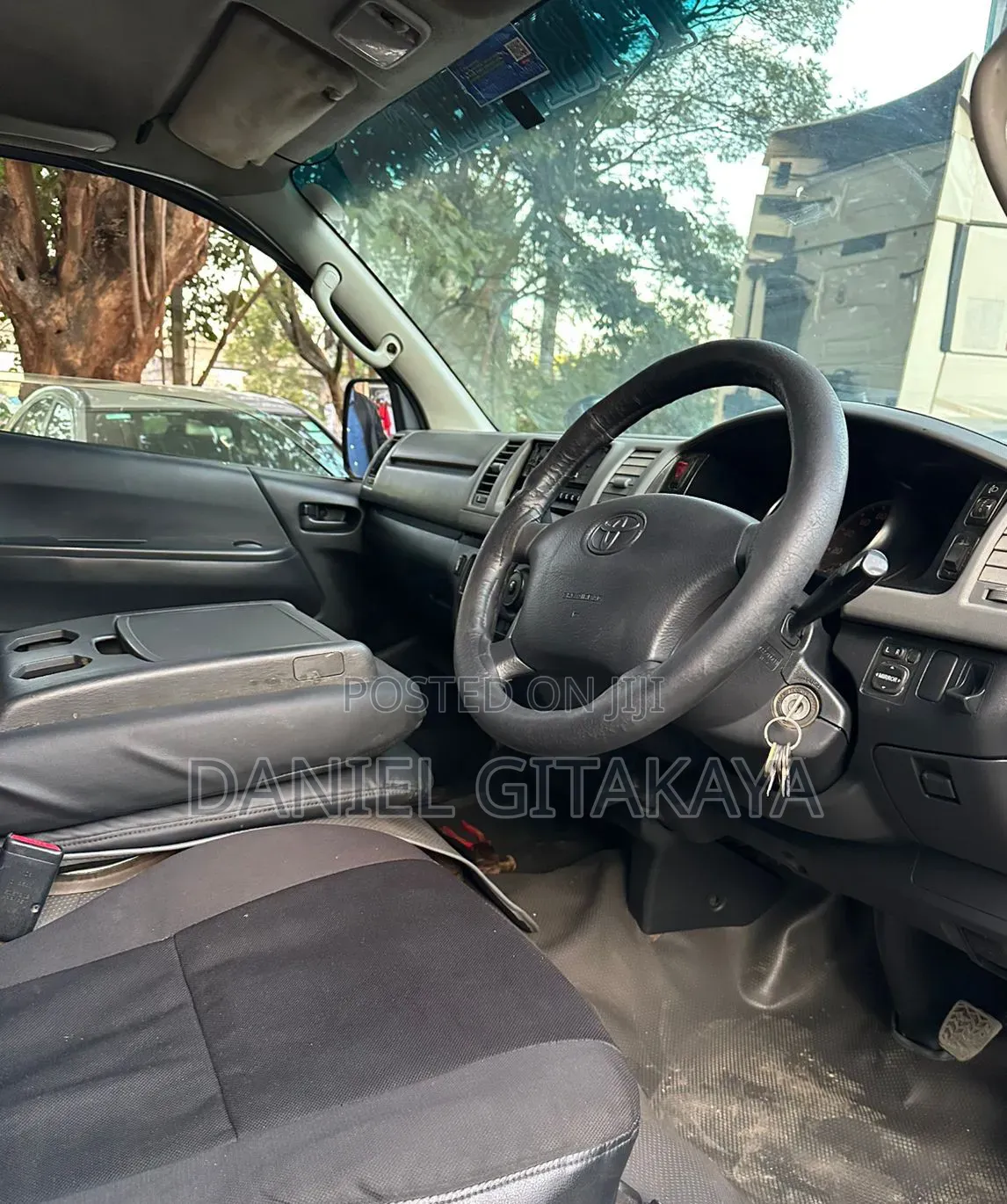 Toyota HiAce 2013 Silver