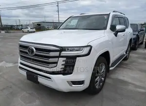 Toyota Land Cruiser LC300 2023 White