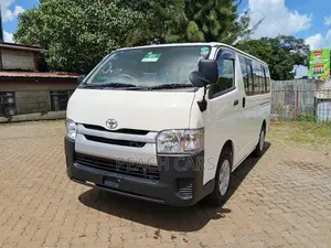 Toyota HiAce 2019 White