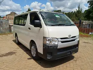 Toyota HiAce 2019 White