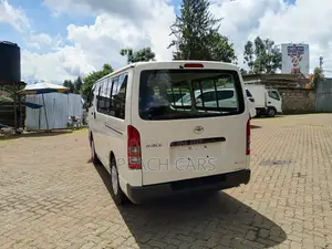 Toyota HiAce 2019 White