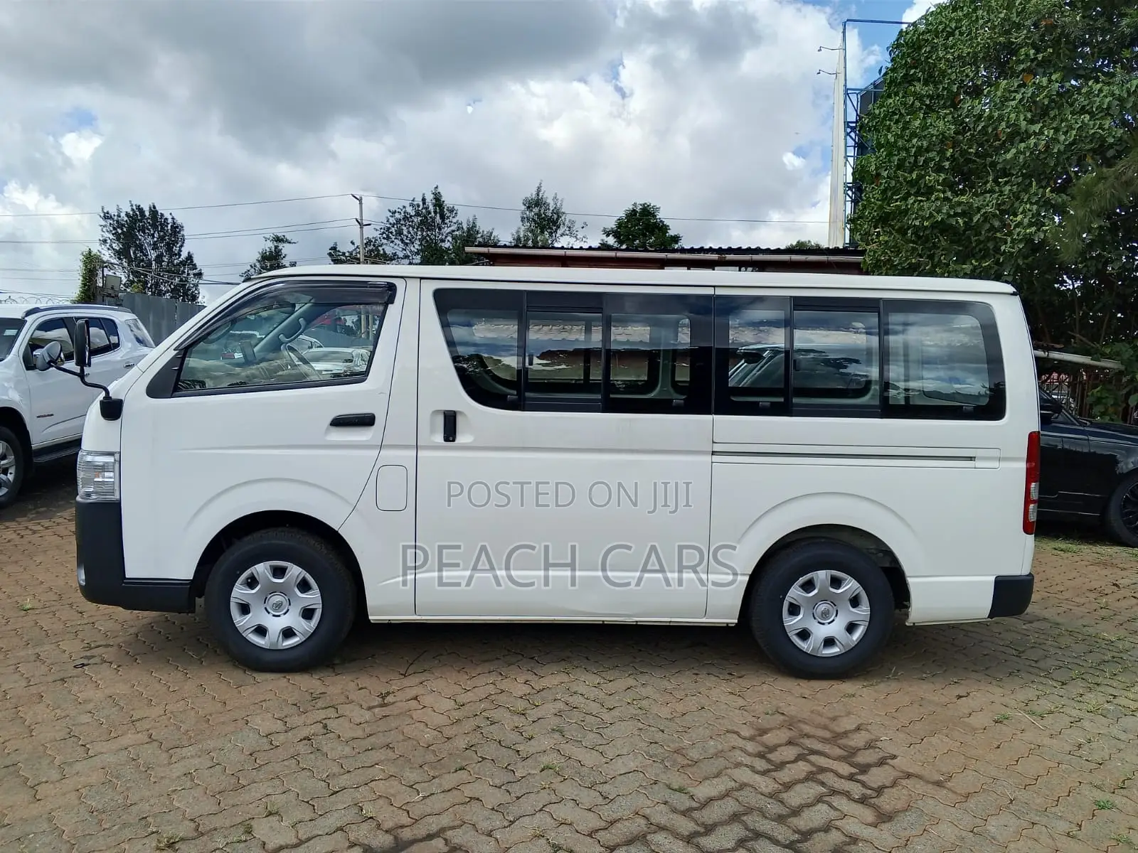 Toyota HiAce 2019 White