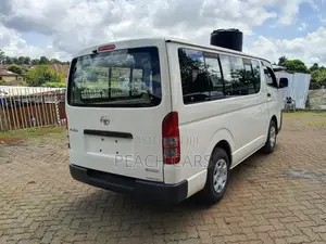 Toyota HiAce 2019 White