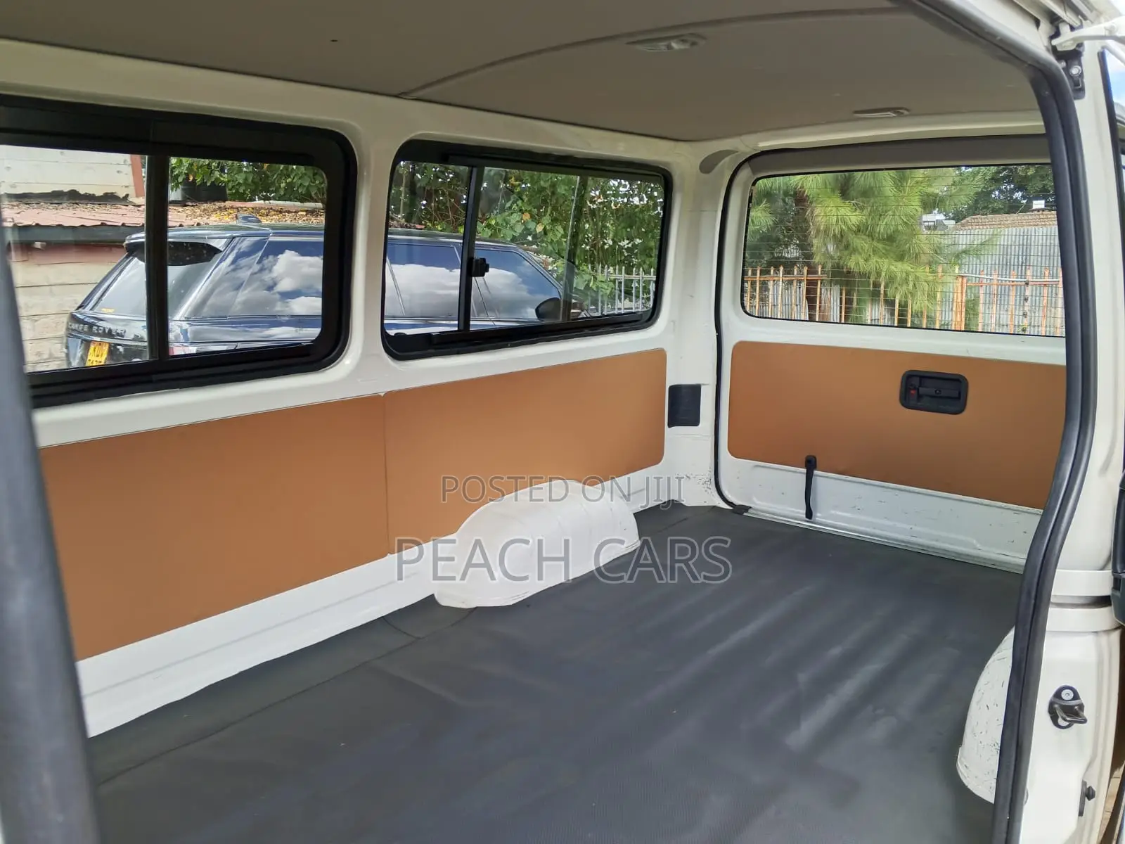 Toyota HiAce 2019 White