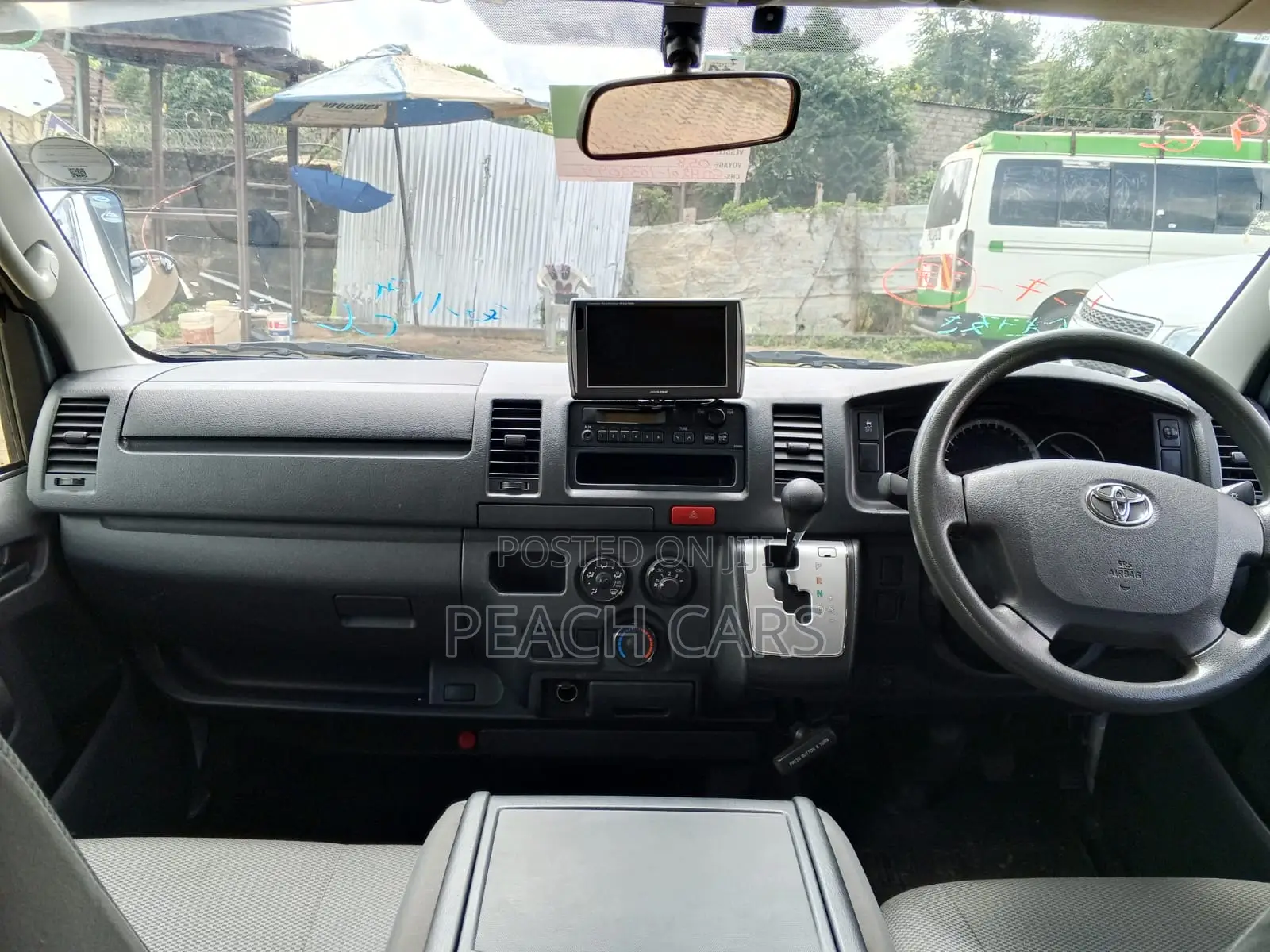 Toyota HiAce 2019 White