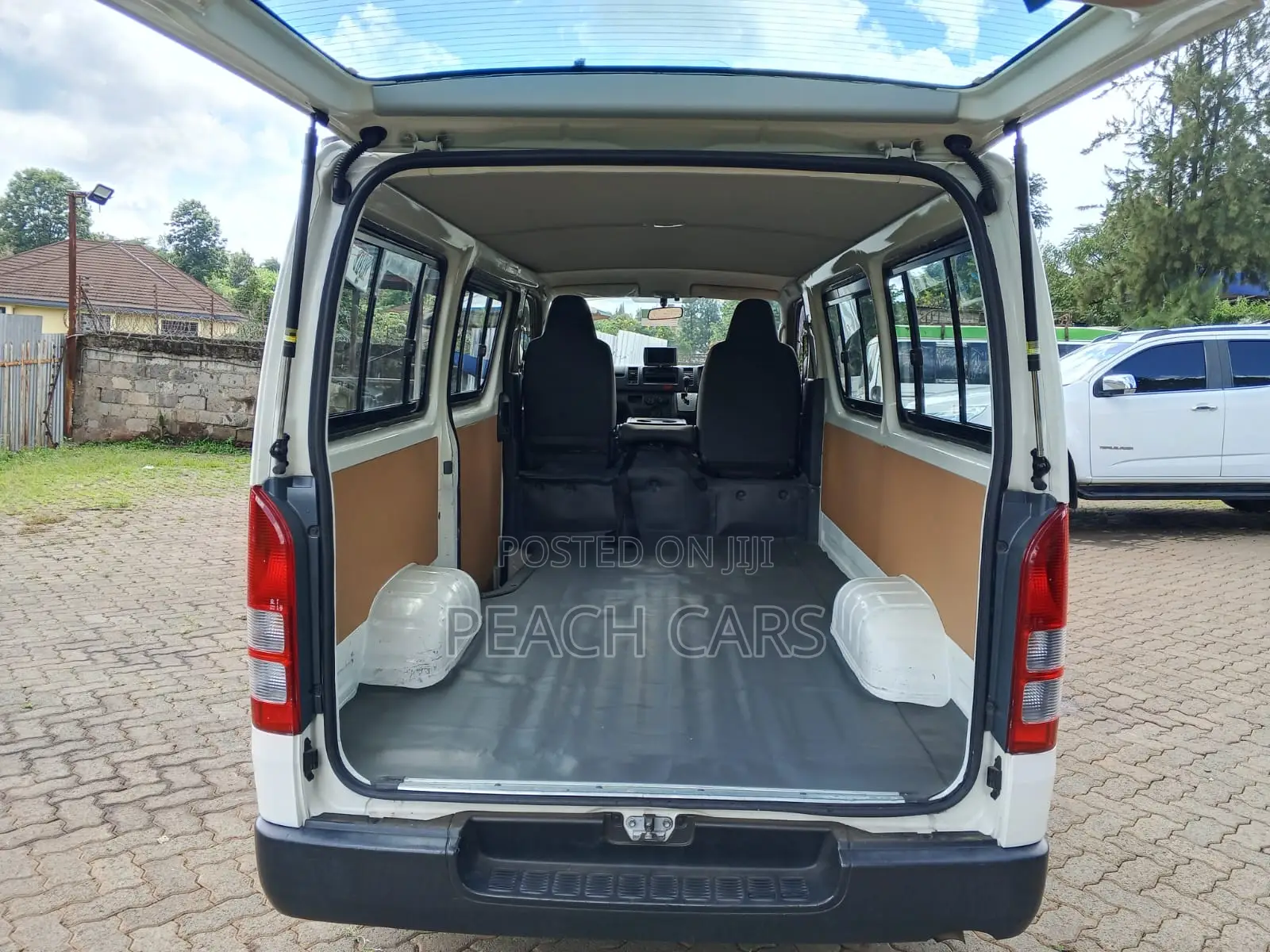 Toyota HiAce 2019 White