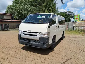 Toyota HiAce 2019 White