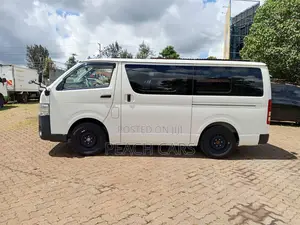 Toyota HiAce 2019 White