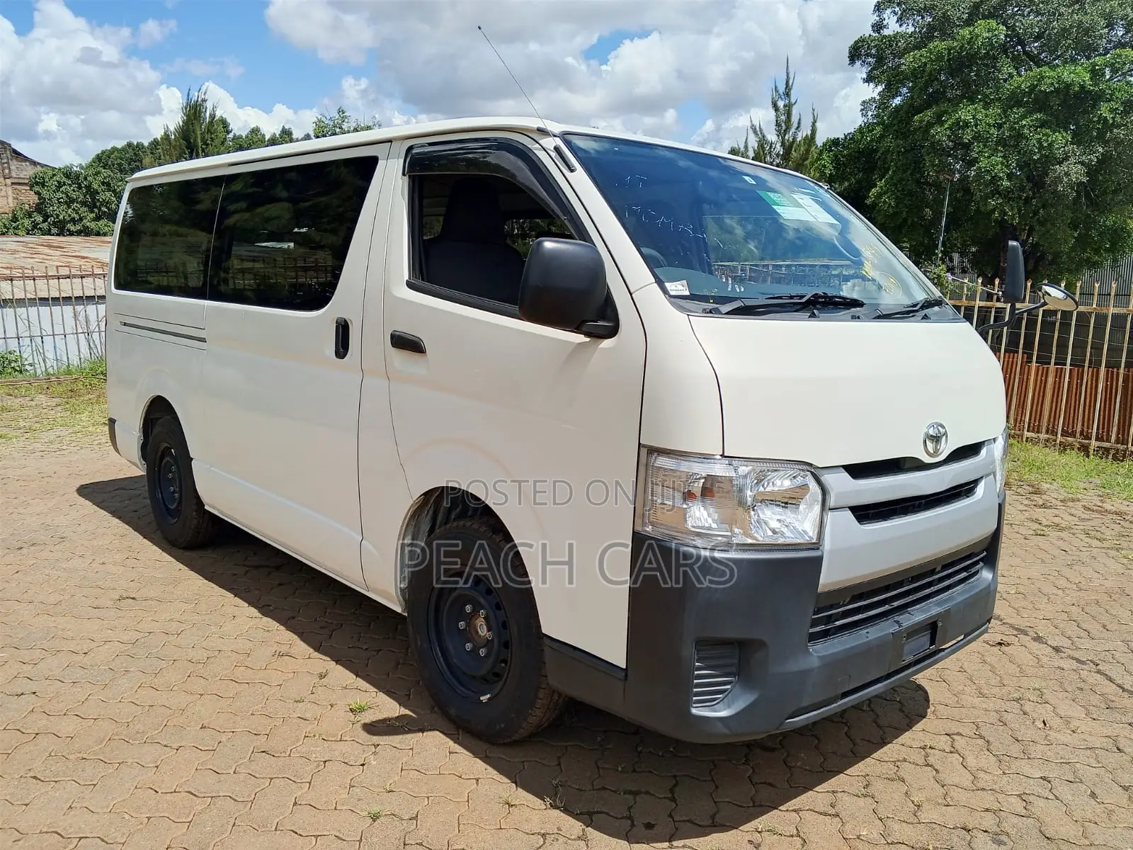 Toyota HiAce 2019 White