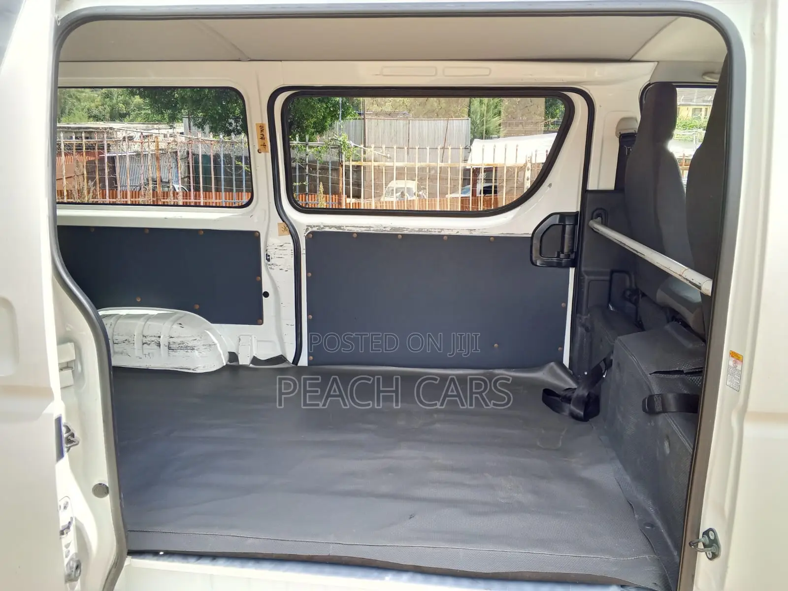 Toyota HiAce 2019 White
