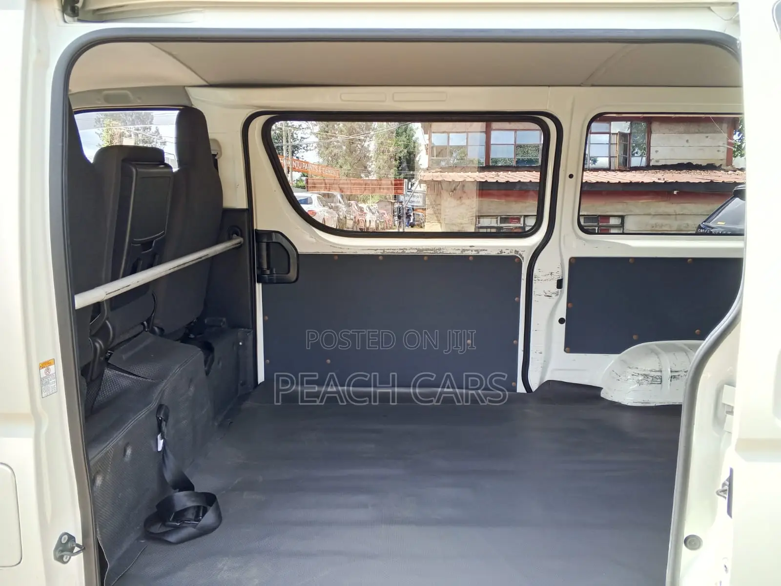 Toyota HiAce 2019 White