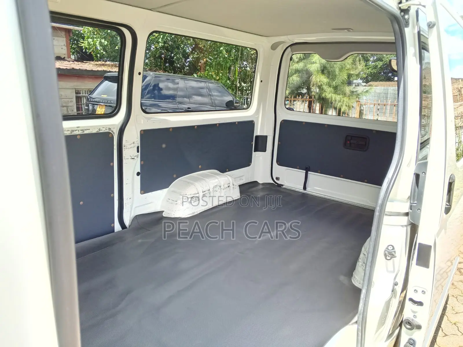 Toyota HiAce 2019 White