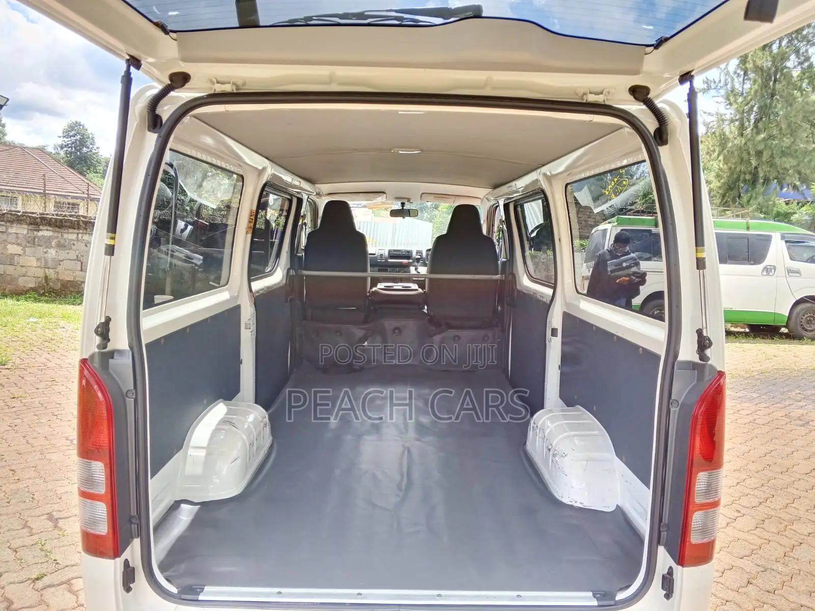 Toyota HiAce 2019 White