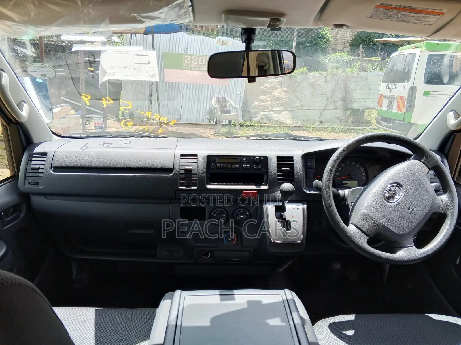 Toyota HiAce 2019 White