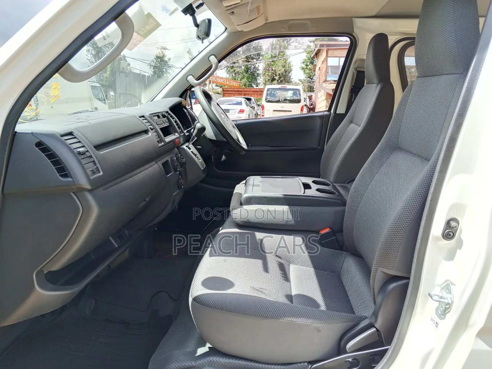 Toyota HiAce 2019 White
