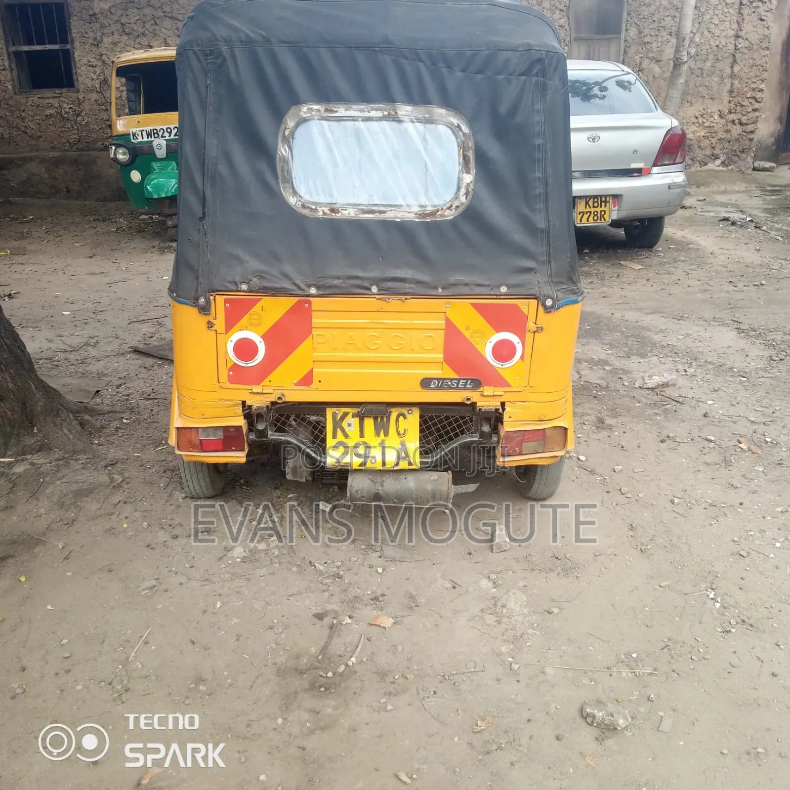 Piaggio 2022 Orange