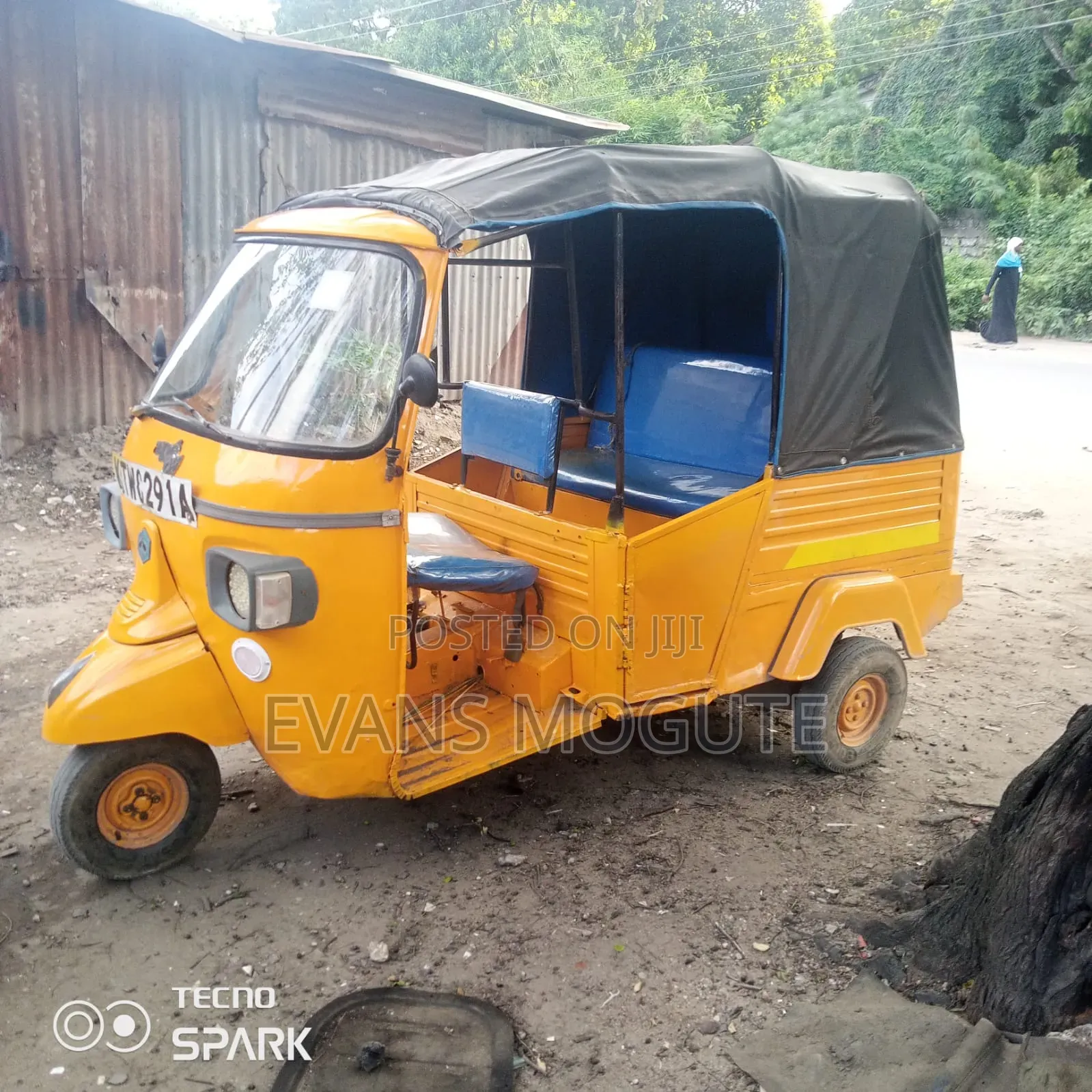 Piaggio 2022 Orange