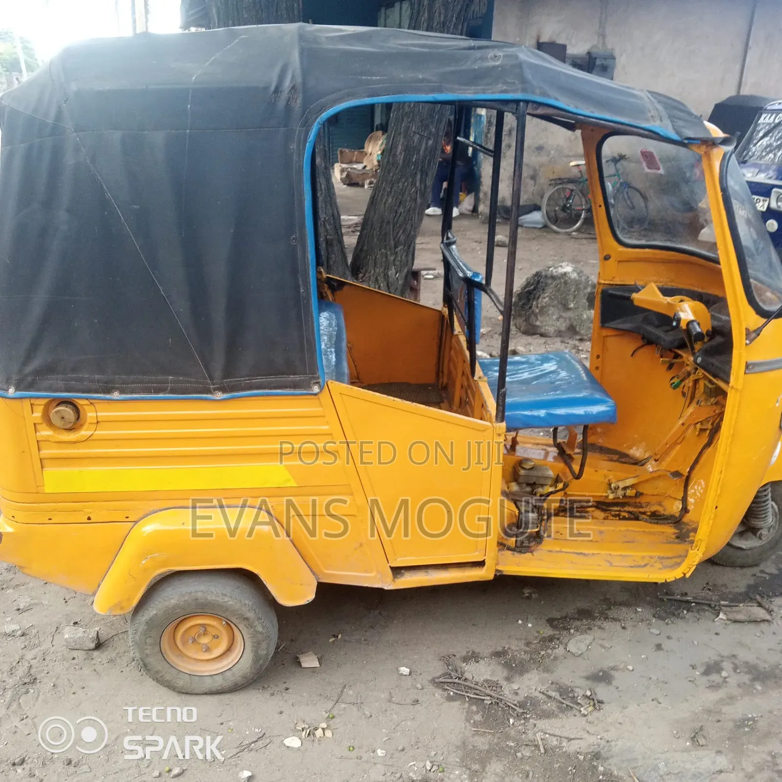 Piaggio 2022 Orange