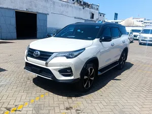Toyota Fortuner 2019 White