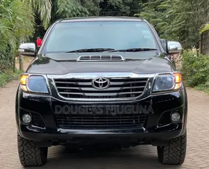 Toyota Hilux 2016 Black