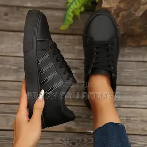 Classic Women Sneakers
Sizes 37-43