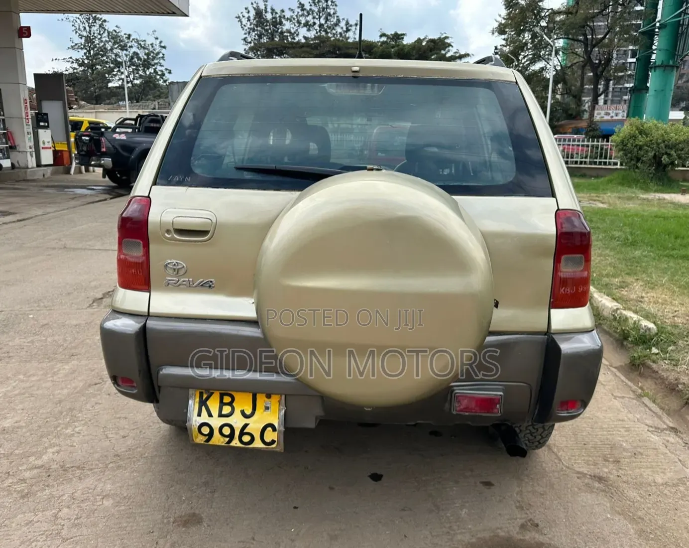Toyota RAV4 2005 Gold