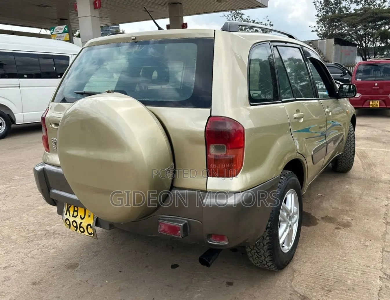 Toyota RAV4 2005 Gold