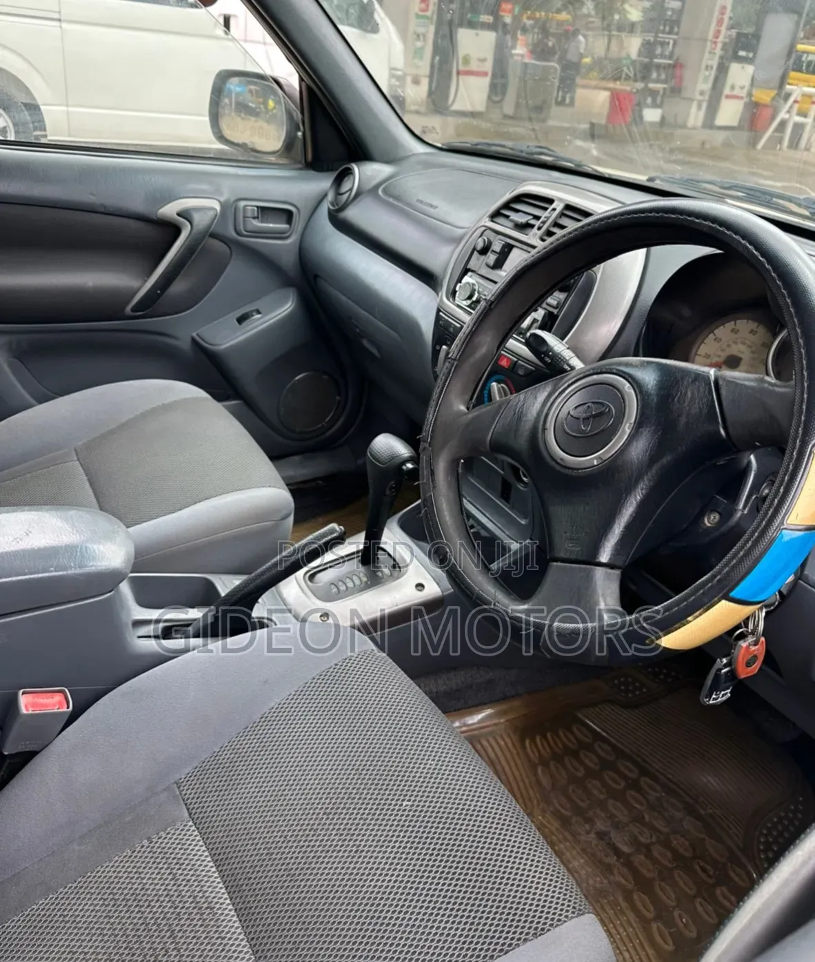 Toyota RAV4 2005 Gold