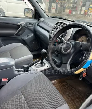 Toyota RAV4 2005 Gold