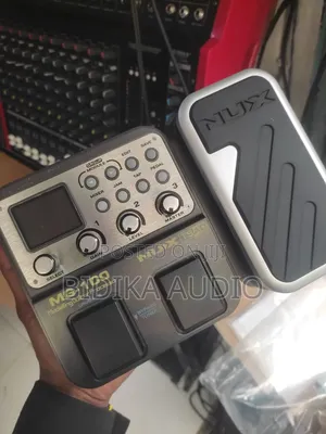 Nux Mg-100 Modeling Guitar Processor